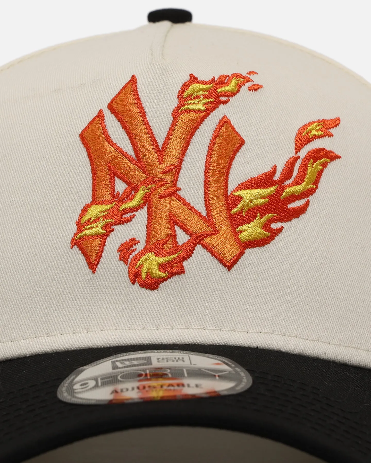 New Era New York Yankees 'Flame' 9FORTY A-Frame Snapback Chrome White/Black