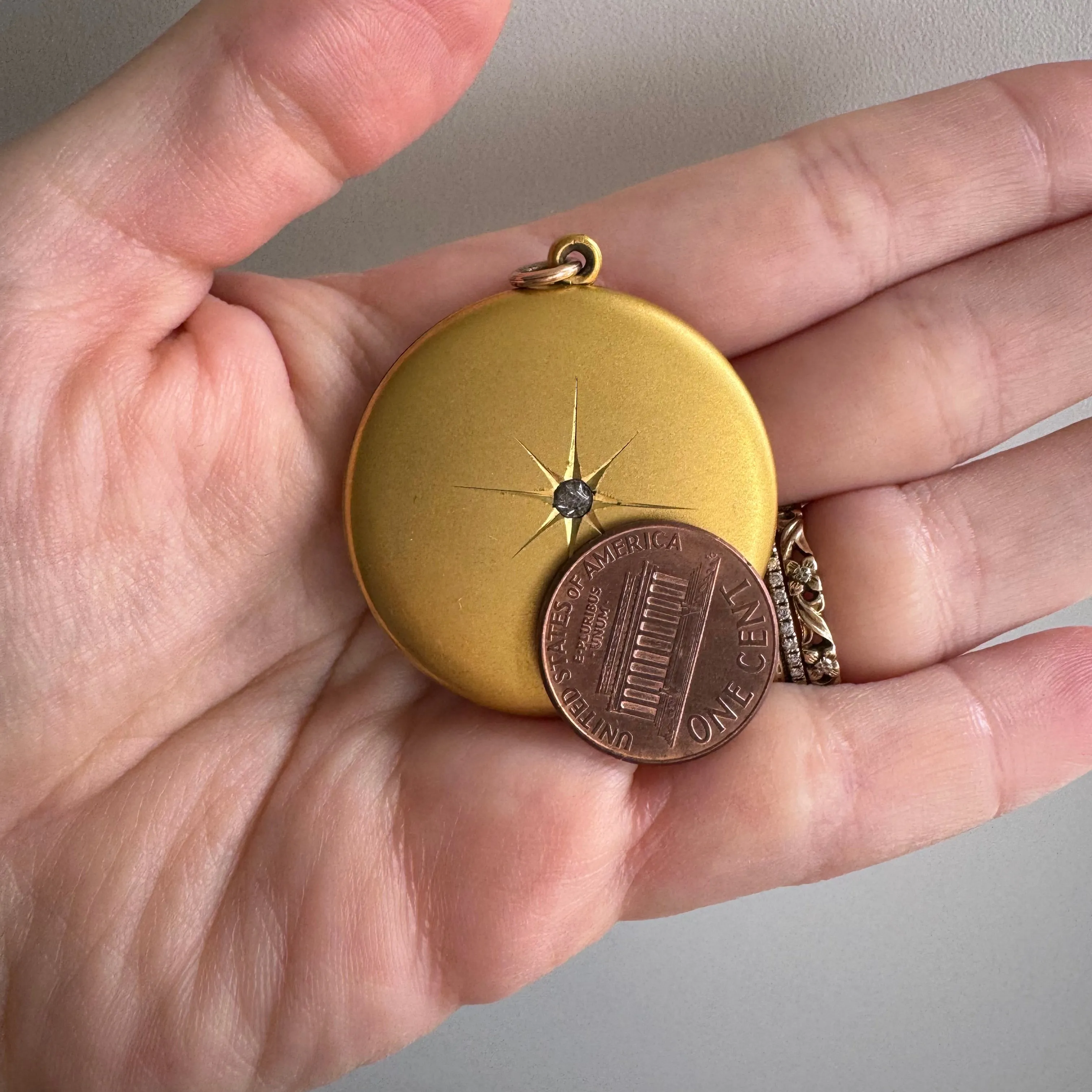 V I N T A G E // star light star bright / large gold filled starburst locket / a pendant